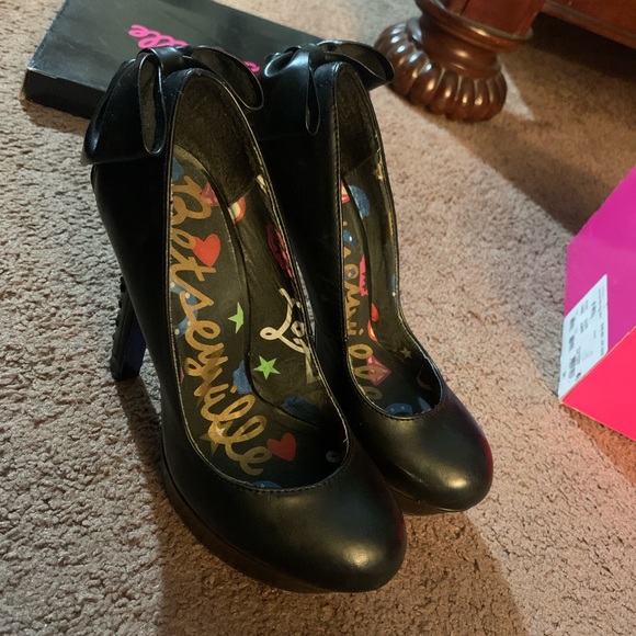 Black Chic Highheels - Picture 2 of 4